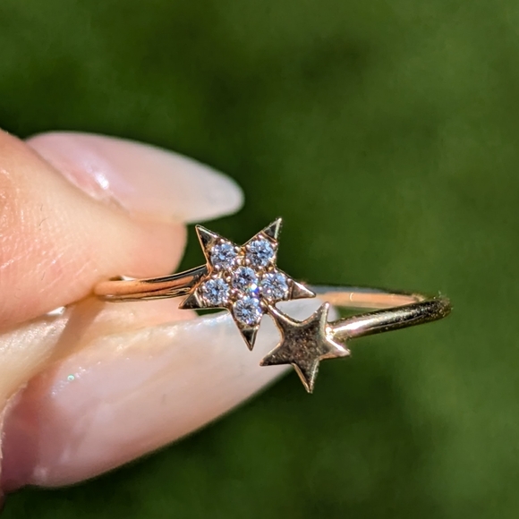 14K Yellow Gold Double Star Diamond Ring Band - Picture 2 of 10